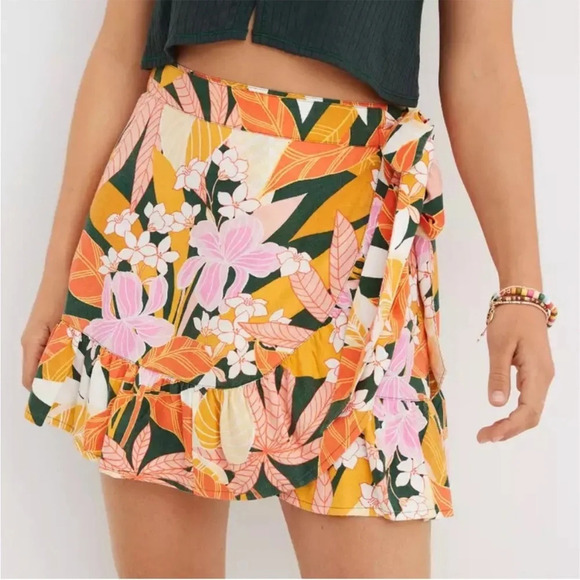 Aerie floral wrap around skirt - Picture 1 of 9